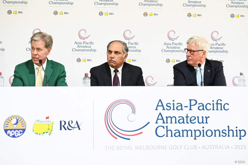 出席记者会的奥古斯塔高尔夫球俱乐部主席Fred Ridley(左)、亚太高尔夫联盟的会长Taimur Hassan Amin(中)和皇家古老高尔夫俱乐部执行长Martin Slumbers(右)