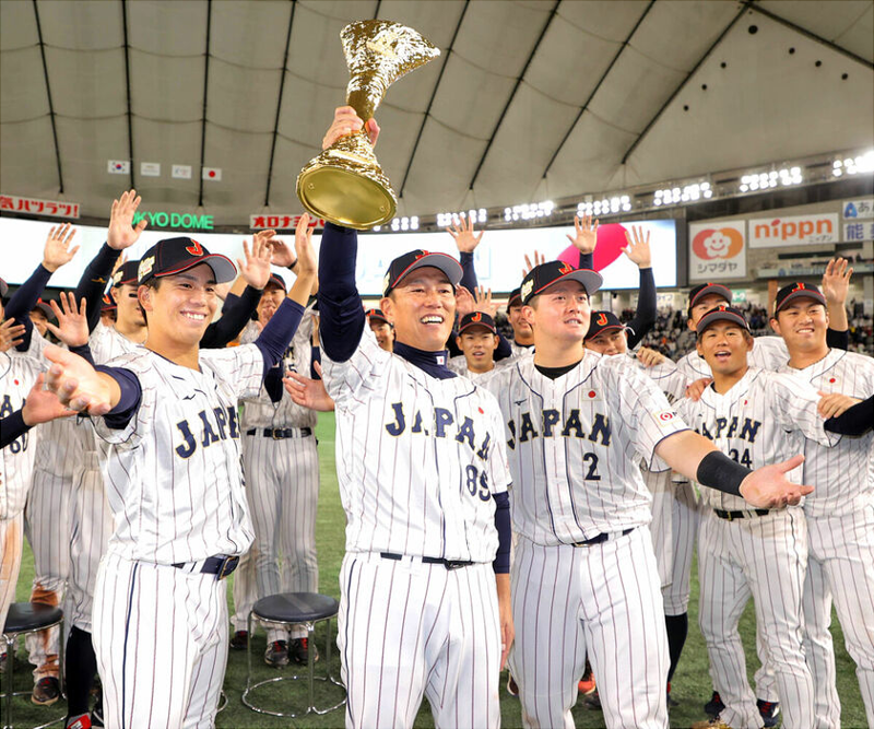 在井端弘和教练的带领下，新侍日本队于亚冠赛二连霸