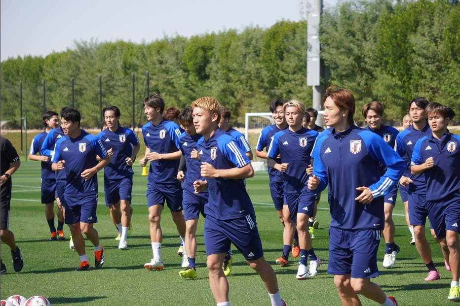 为了迎接印尼比赛（24日），日本代表队的球员们正在进行训练。（照片◎佐藤景）