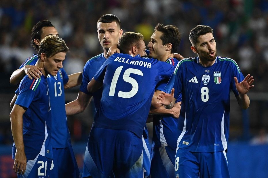足球国际友谊赛，意大利对阵波斯尼亚与赫塞哥维纳。意大利球员为达维德·弗拉泰西的进球而欢呼。（2024年6月10日撮影）。