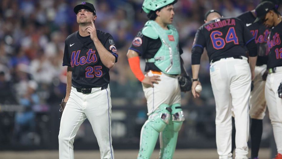 被击出关键安打后退场的大都会投手布鲁克斯·雷利（MLB Advanced Media）