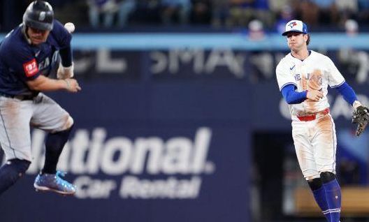 【MLB】ALCS G7争议判决！传球直击内勒头盔，水手遭判「跑者妨碍守备」罕见双杀，攻势提前终结【照片：Getty Images】