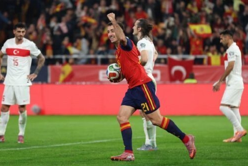 创下西班牙代表队史上首次大纪录的奥亚萨瓦尔　[照片]＝Getty Images
