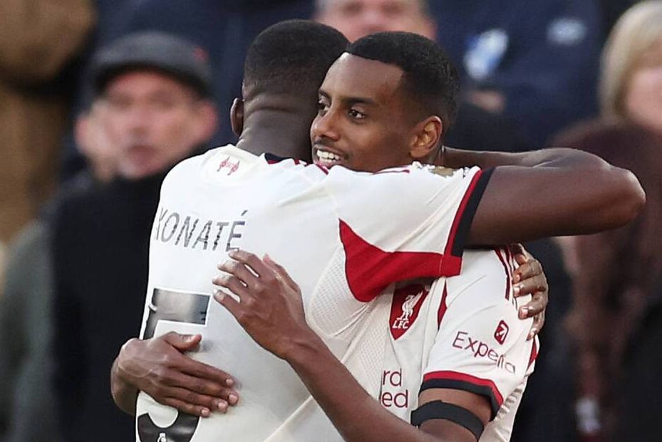 【英超】直接踢出完美轨道！利物浦前锋伊萨克英超首球，极小角度精准抽射直挂右下角助球队止血 【照片：Getty Images】（Football Channel）