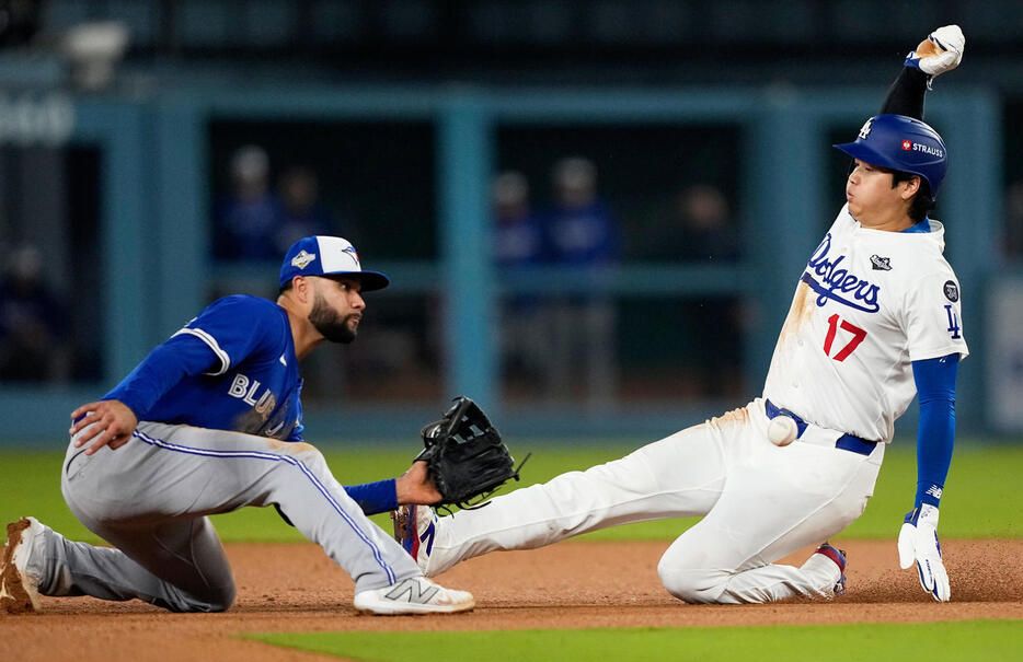 在世界大赛第3战中,第9局尝试盗上二垒失败的大谷翔平(AP)