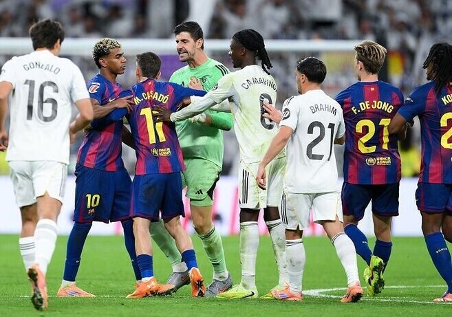 赛后两队爆发激烈冲突。(C)Getty Images