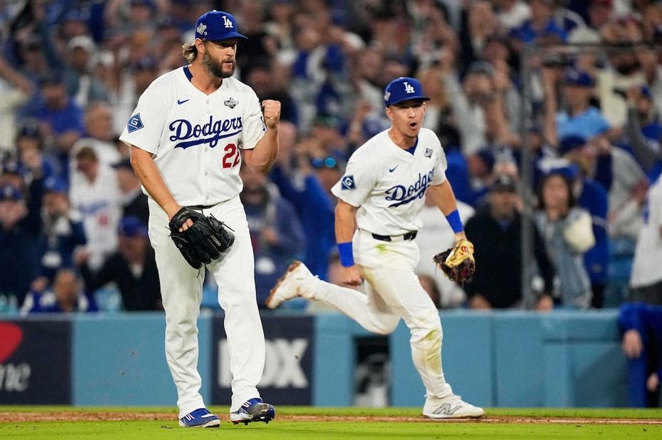 延长12局顶住满垒危机后握拳怒吼的道奇投手克萧(AP)