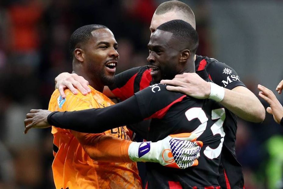 【意甲】AC米兰1比0险胜罗马！迈尼昂挡下迪巴拉关键12码罚球，成为门前致胜英雄【照片：Getty Images】