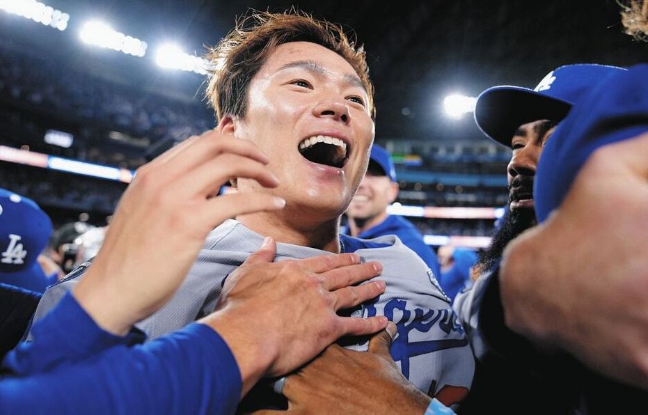 成为最终夺冠投手、露出灿烂笑容的道奇队山本由伸（AP）