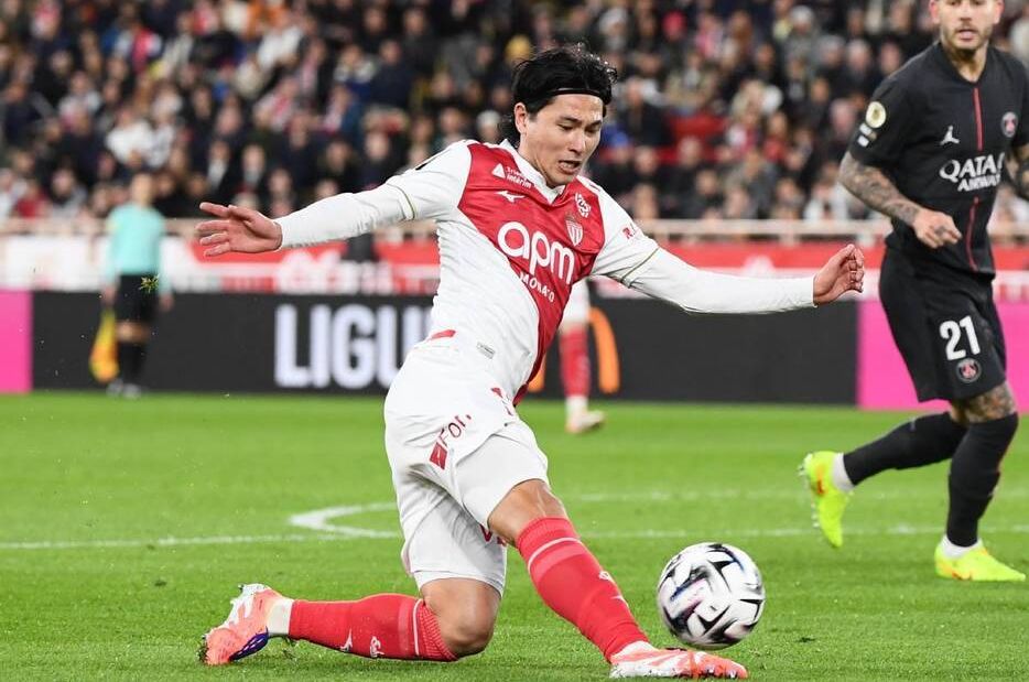 【法甲】帅气到不行！摩纳哥南野拓实对PSG的决胜进球，俱乐部官方释出「球门后方视角」完美捕捉【照片：Getty Images】