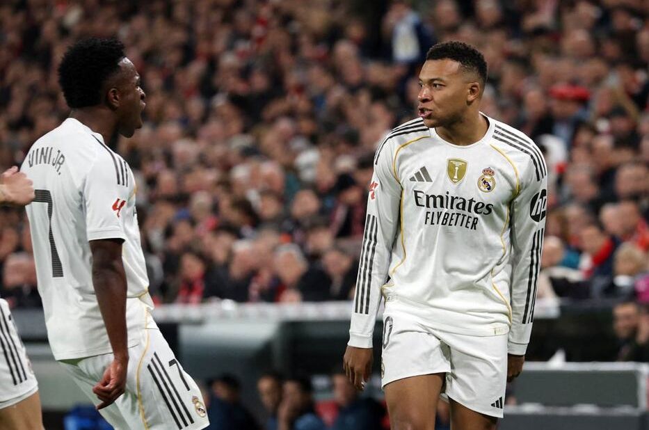 姆巴佩的世界波让维尼修斯（左）也兴奋不已（路透社）（东京体育）