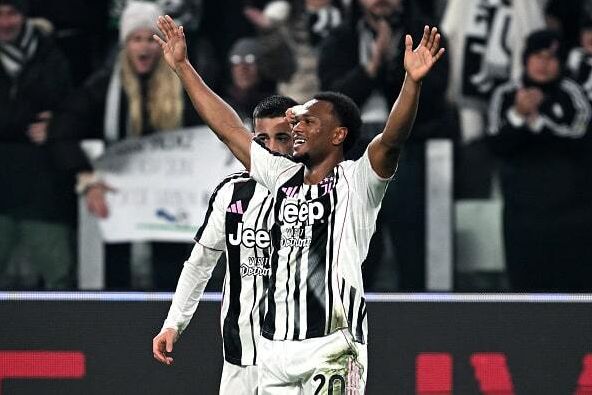 奥蓬达进球后庆祝的瞬间 photo/Getty Images