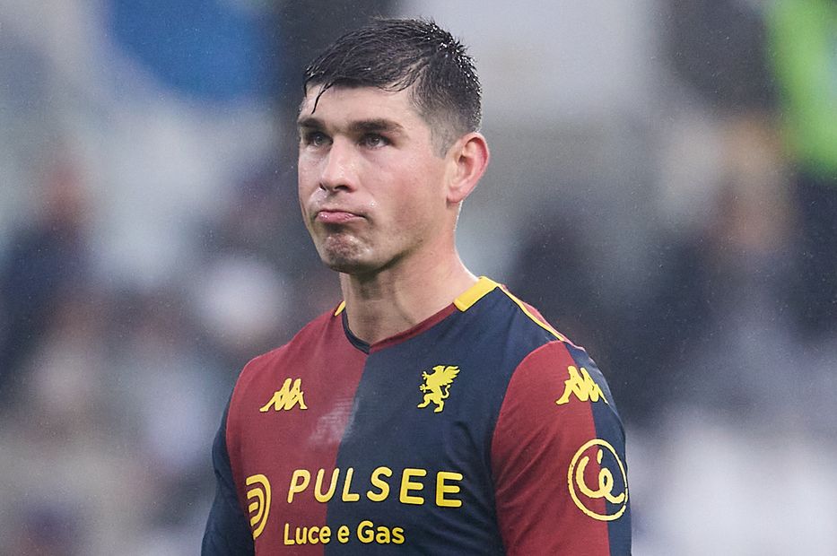 热那亚中场鲁斯兰·马利诺夫斯基轰进强烈一击【照片：Getty Images】