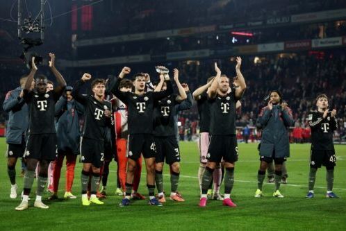 拜仁球员庆祝击败科隆【照片：Getty Images】