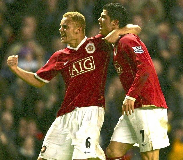 曾在曼联并肩作战的布朗（左）与C罗（右）。（C）Getty Images